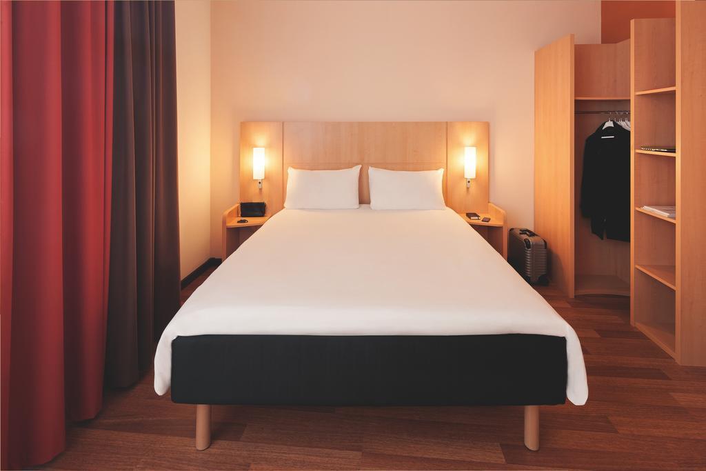 Ibis Le Puy-En-Velay Centre Hotel Exterior photo